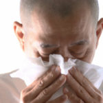 加齢性鼻炎とは｜風邪やアレルギーではない鼻水が出てませんか？
